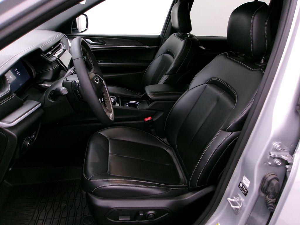 used 2025 Jeep Grand Cherokee car, priced at $40,988