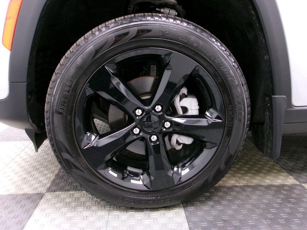 used 2025 Jeep Grand Cherokee car, priced at $40,988
