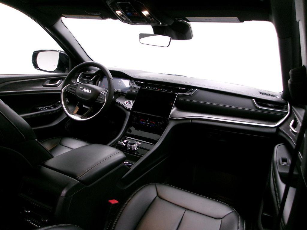 used 2025 Jeep Grand Cherokee car, priced at $40,988