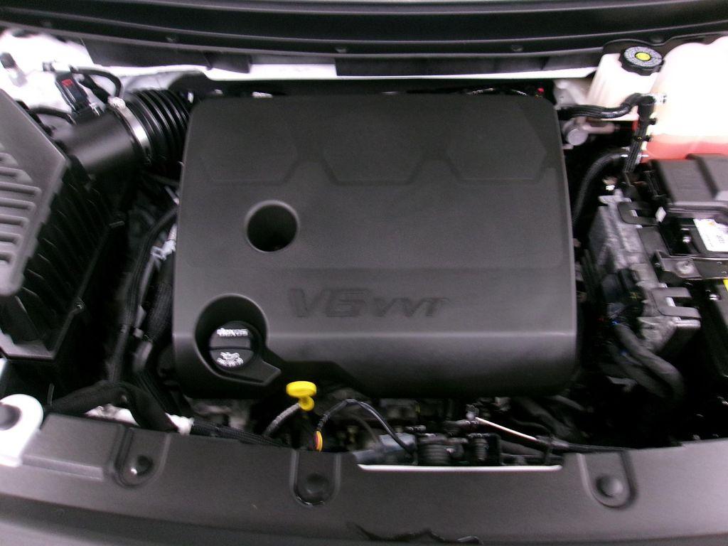 used 2024 Chevrolet Traverse car, priced at $45,988