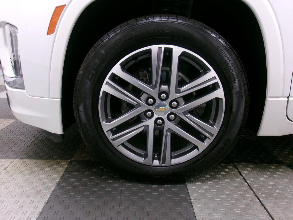 used 2024 Chevrolet Traverse car, priced at $45,988