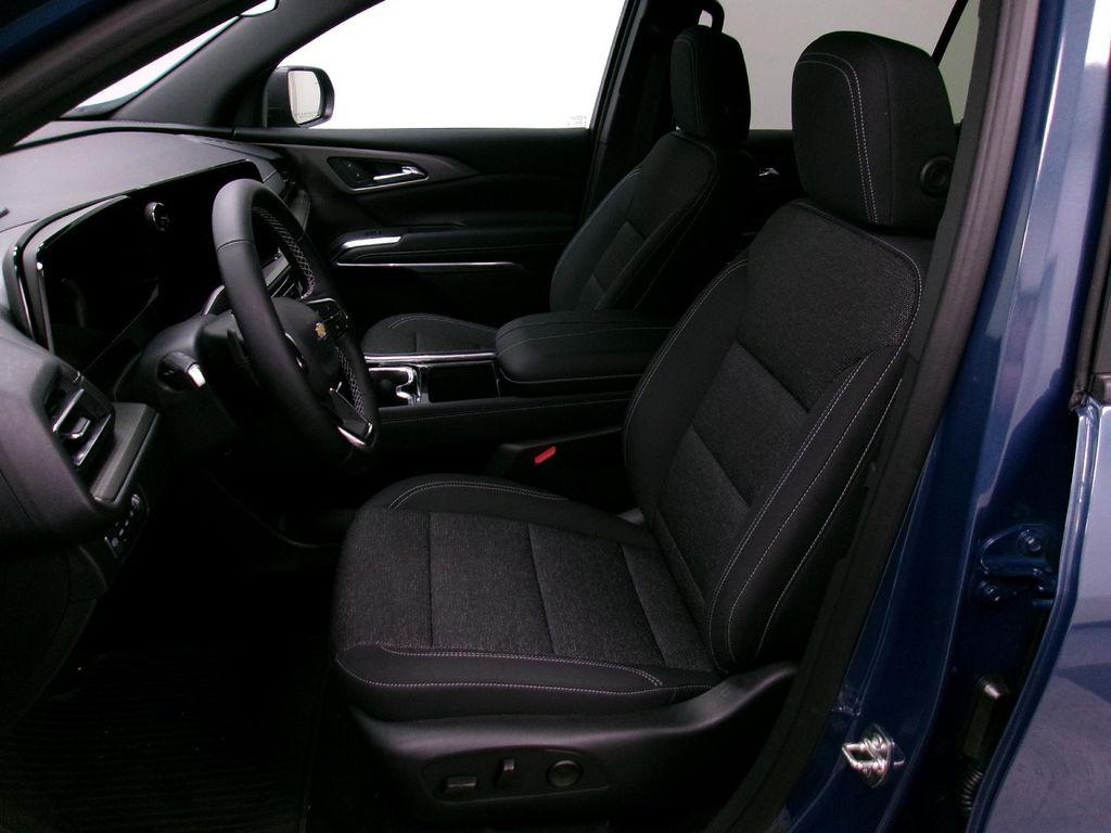 new 2026 Chevrolet Traverse car, priced at $47,810