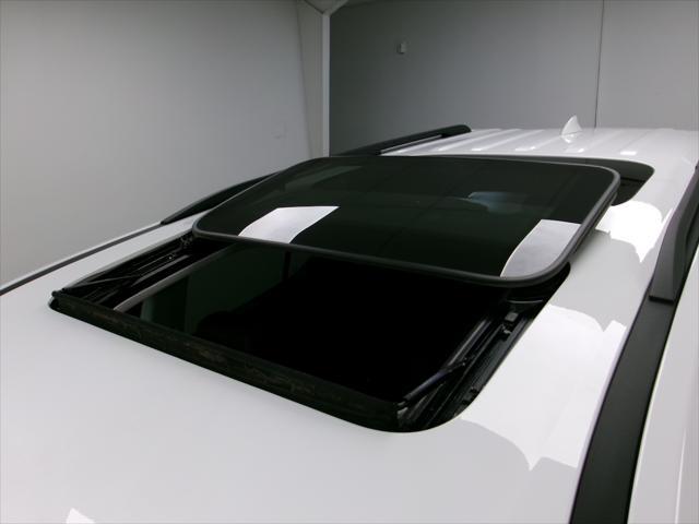 used 2021 Chevrolet Traverse car, priced at $29,988