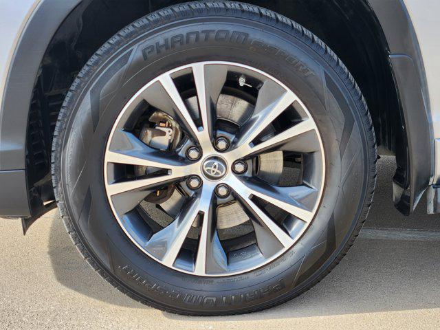 used 2016 Toyota Highlander car, priced at $13,900