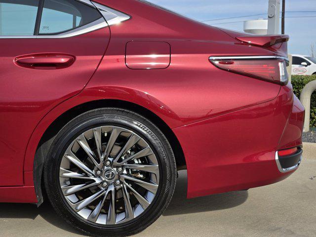 used 2025 Lexus ES 300h car, priced at $45,900