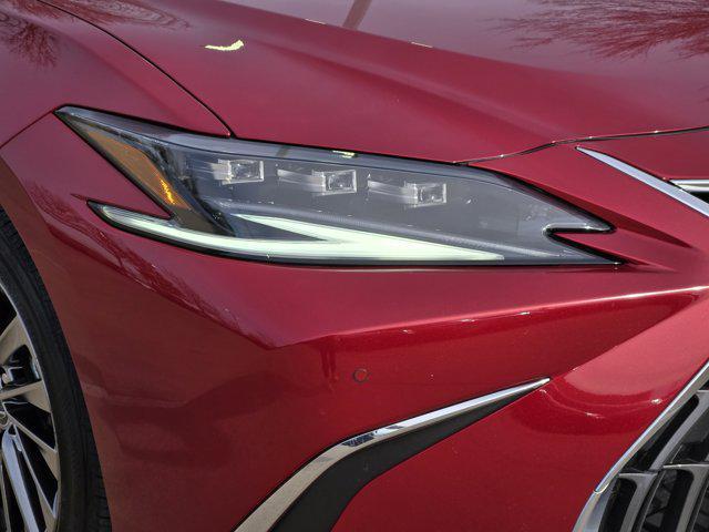 used 2025 Lexus ES 300h car, priced at $45,900