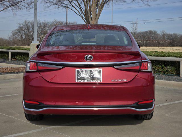 used 2025 Lexus ES 300h car, priced at $45,900