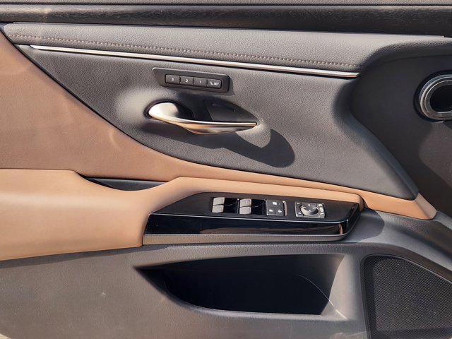 new 2025 Lexus ES 350 car, priced at $49,700