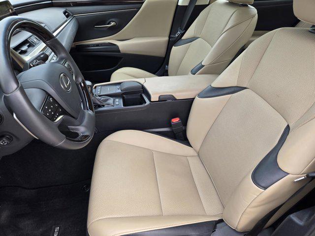 used 2019 Lexus ES 300h car, priced at $27,900