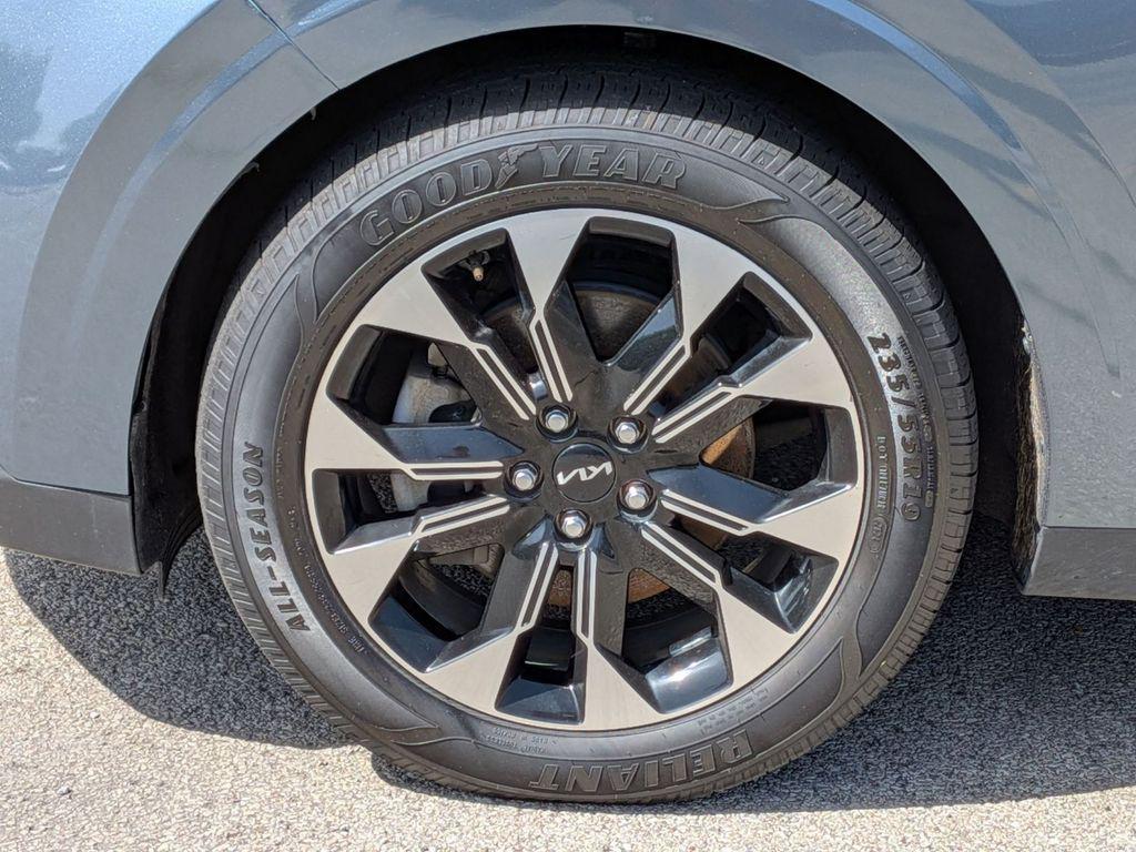 used 2024 Kia Carnival car, priced at $28,122