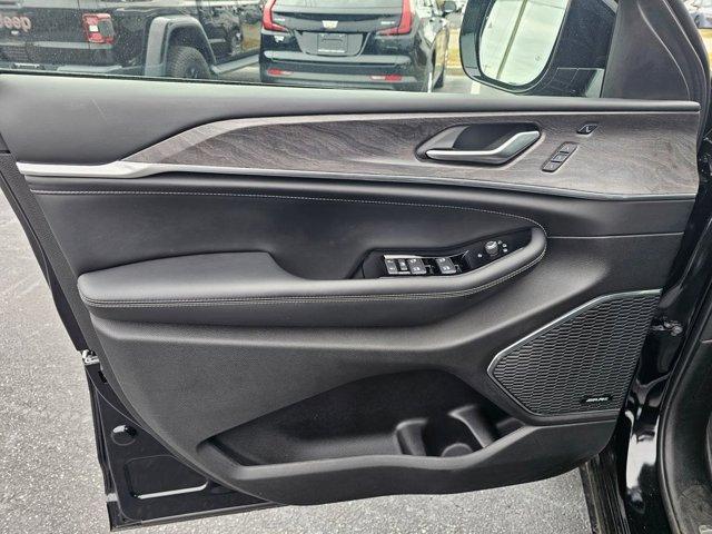 used 2023 Jeep Grand Cherokee car, priced at $40,980