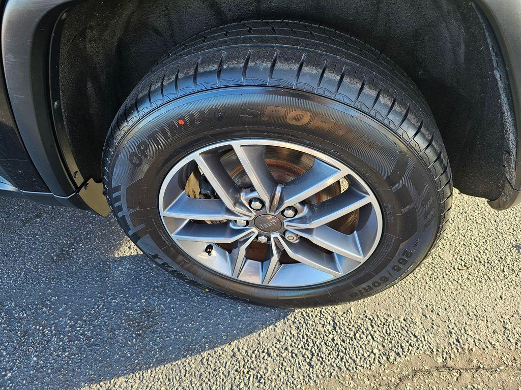 used 2020 Jeep Grand Cherokee car, priced at $17,980