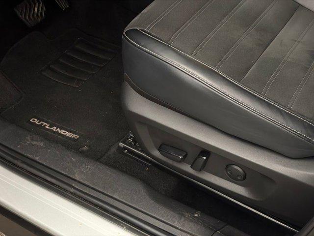 used 2024 Mitsubishi Outlander car, priced at $23,987