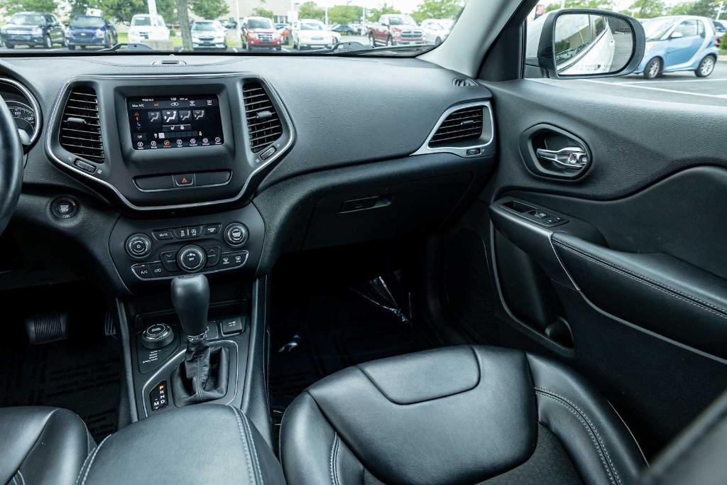 used 2019 Jeep Cherokee car, priced at $15,907