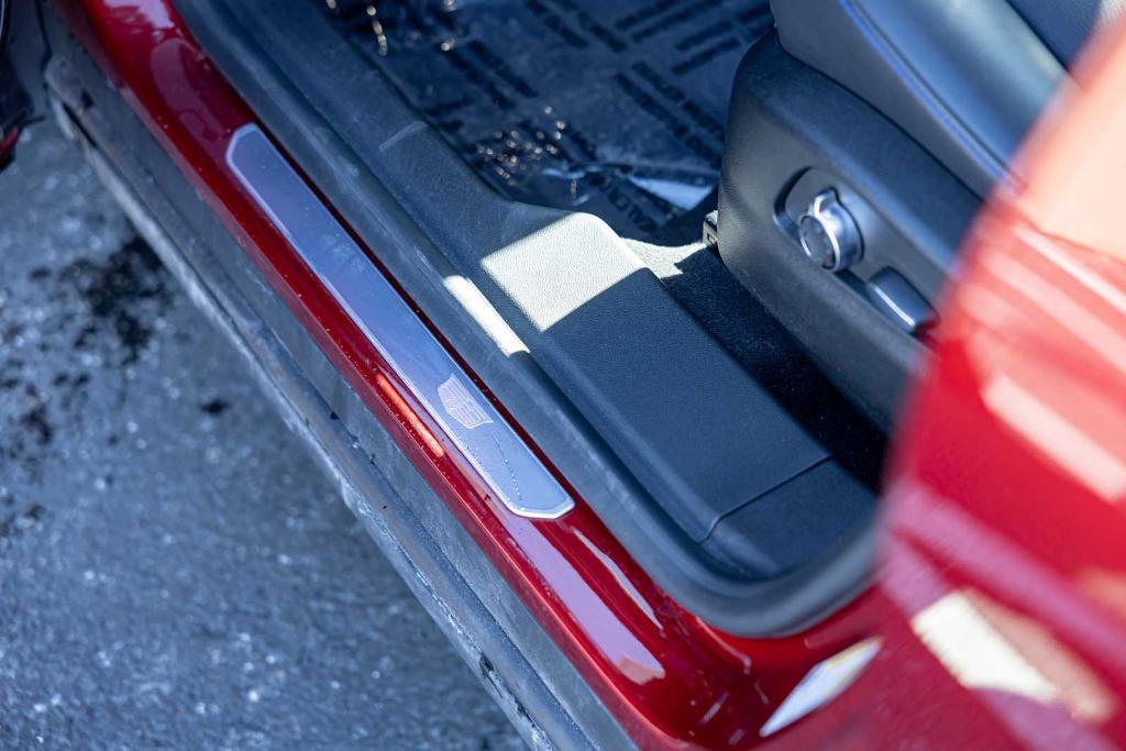 used 2024 Cadillac XT4 car, priced at $38,292