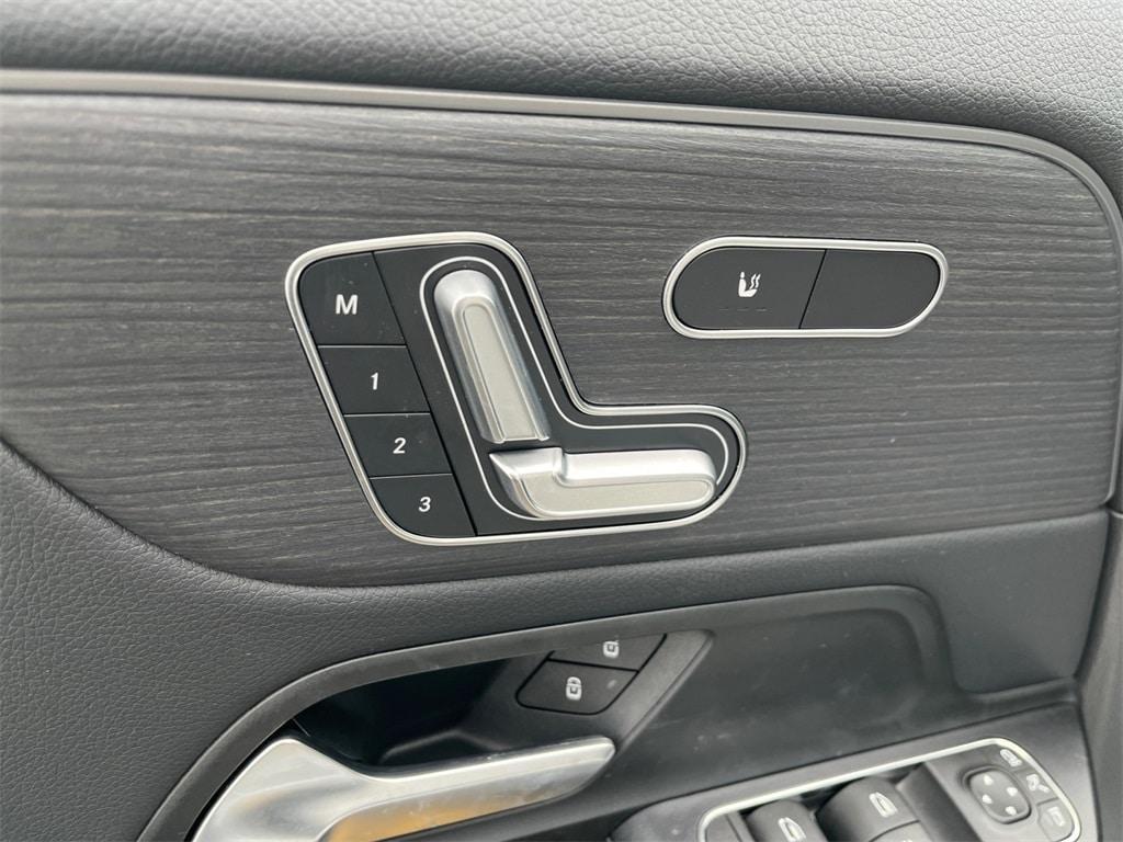 used 2025 Mercedes-Benz GLA 250 car, priced at $41,698