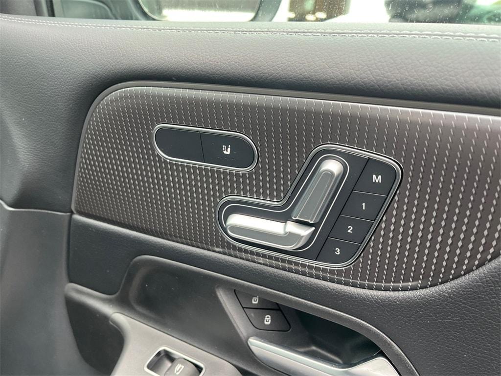 used 2022 Mercedes-Benz GLB 250 car, priced at $29,998