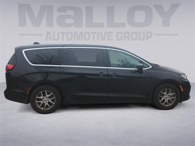 used 2024 Chrysler Pacifica car, priced at $27,999