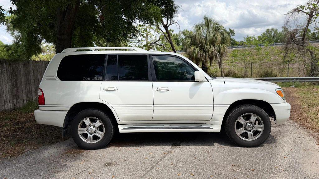used 2004 Lexus LX 470 car, priced at $12,998