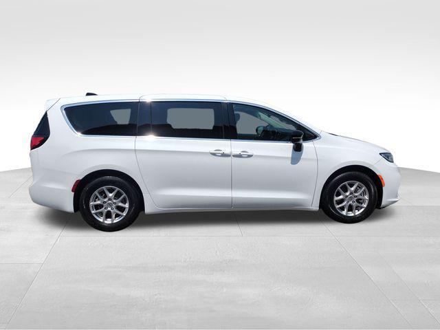 used 2024 Chrysler Pacifica car, priced at $32,477