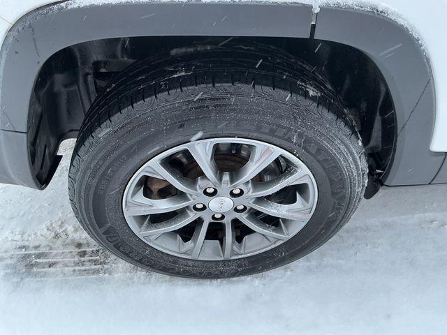 used 2020 Jeep Cherokee car, priced at $21,347