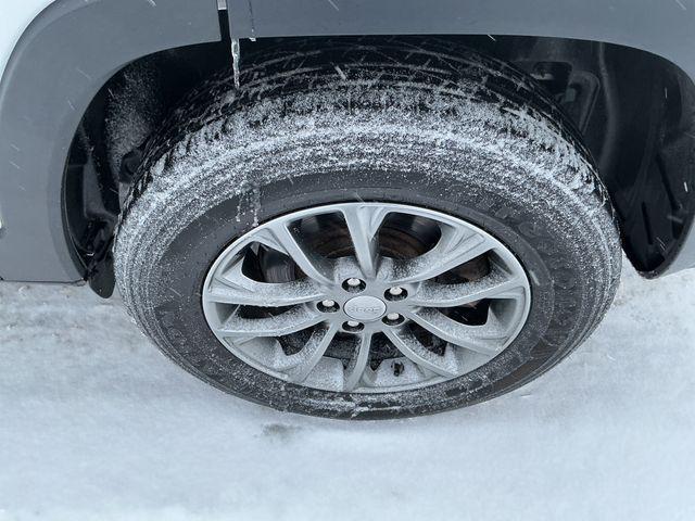 used 2020 Jeep Cherokee car, priced at $21,347