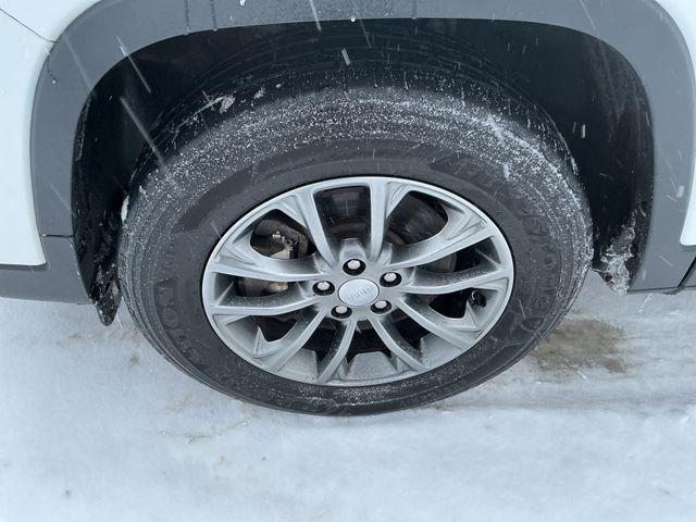 used 2020 Jeep Cherokee car, priced at $21,347