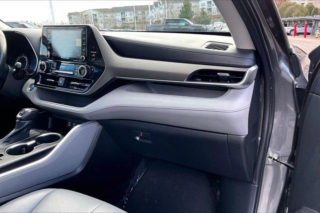 used 2022 Toyota Highlander Hybrid car, priced at $34,995