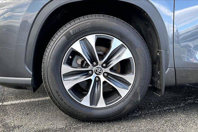 used 2022 Toyota Highlander Hybrid car, priced at $34,995