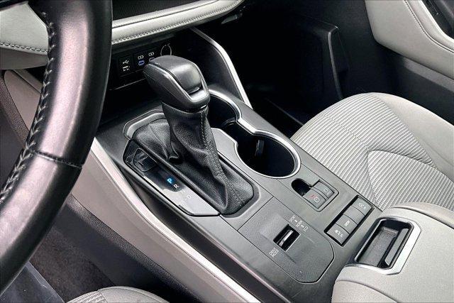 used 2022 Toyota Highlander car, priced at $27,995