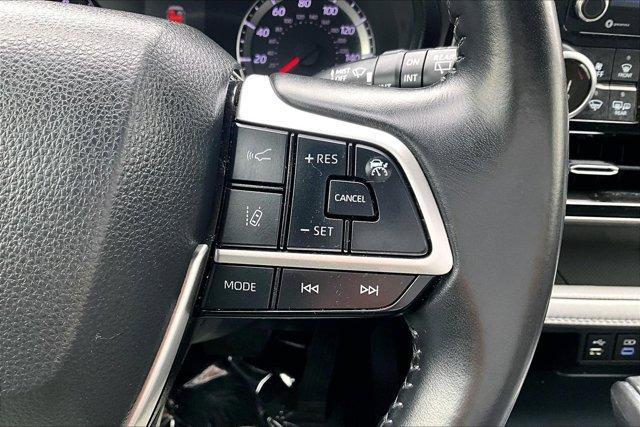 used 2022 Toyota Highlander car, priced at $27,995