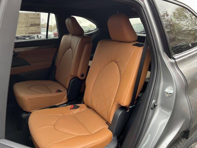 new 2026 Toyota Highlander Hybrid car