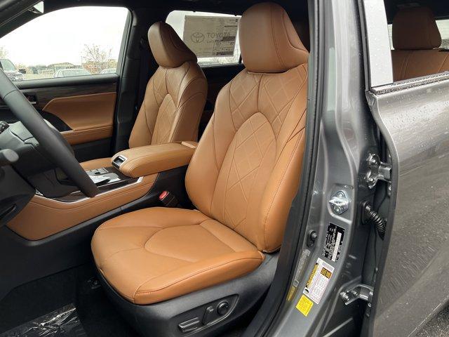 new 2026 Toyota Highlander Hybrid car