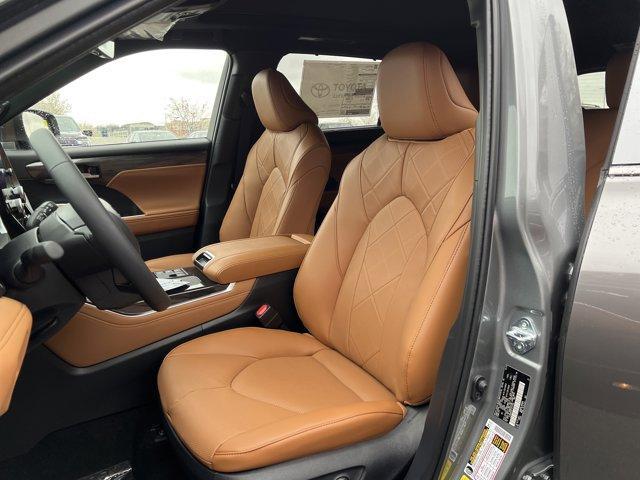 new 2026 Toyota Highlander Hybrid car