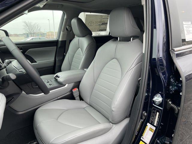 new 2026 Toyota Highlander Hybrid car