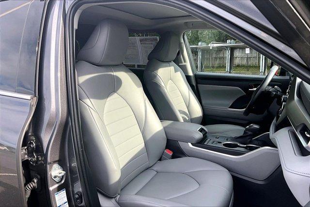 used 2022 Toyota Highlander Hybrid car, priced at $36,475