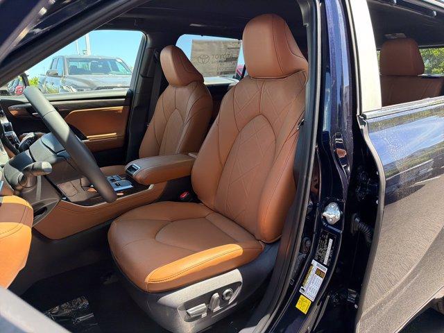 new 2026 Toyota Highlander Hybrid car