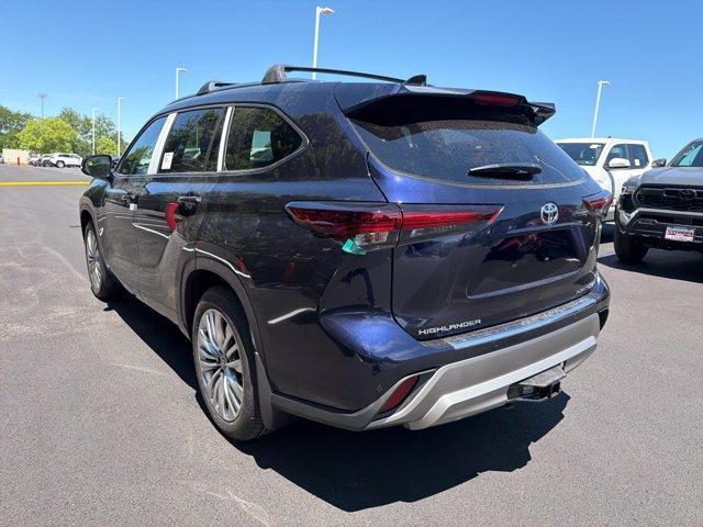 new 2026 Toyota Highlander Hybrid car