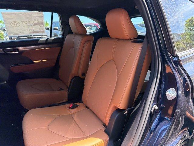 new 2026 Toyota Highlander Hybrid car