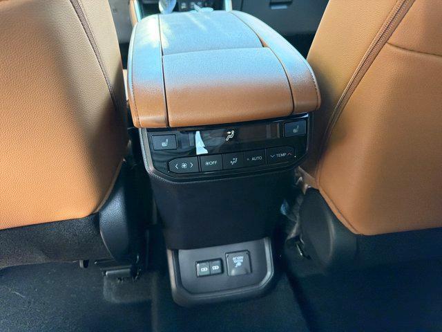 new 2026 Toyota Highlander Hybrid car
