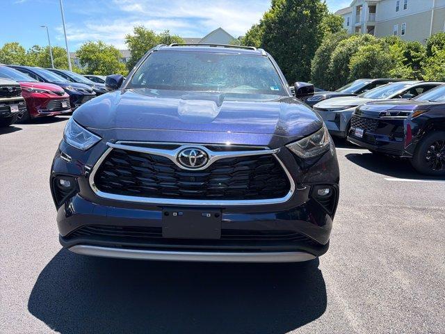 new 2026 Toyota Highlander Hybrid car