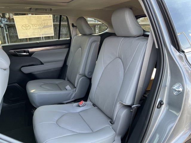new 2026 Toyota Highlander Hybrid car, priced at $57,333