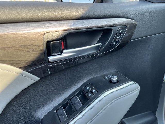 new 2026 Toyota Highlander Hybrid car, priced at $57,333