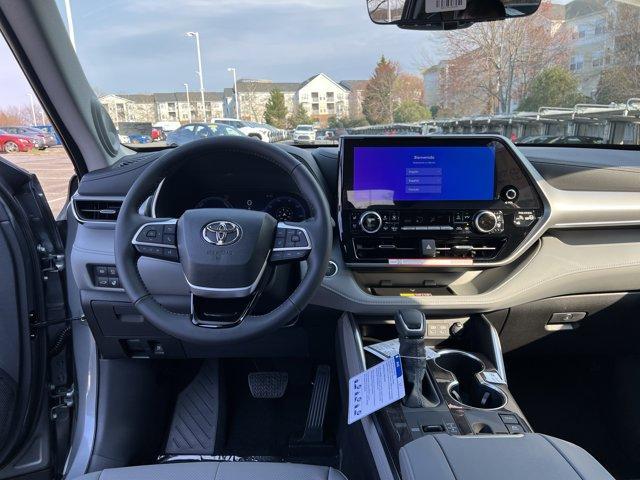 new 2026 Toyota Highlander Hybrid car, priced at $57,333