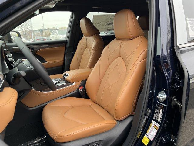 new 2026 Toyota Highlander Hybrid car