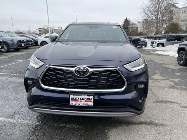 new 2026 Toyota Highlander Hybrid car