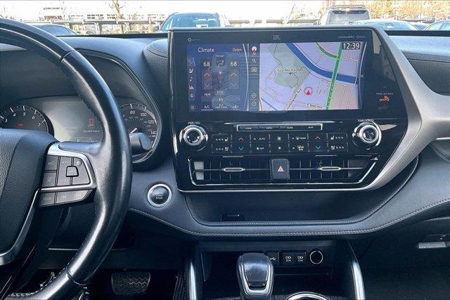 used 2020 Toyota Highlander car, priced at $27,995