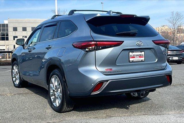 used 2020 Toyota Highlander car, priced at $27,995