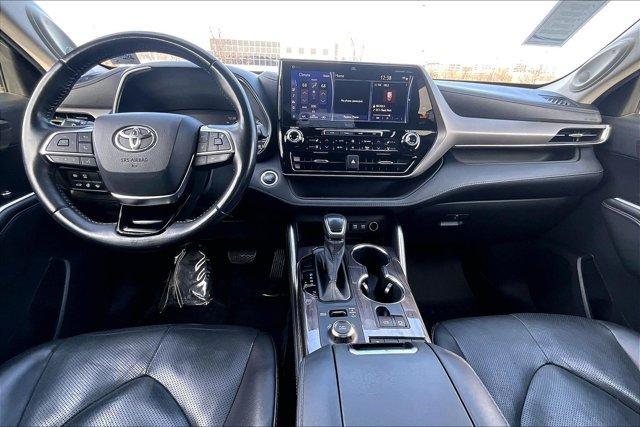 used 2020 Toyota Highlander car, priced at $27,995