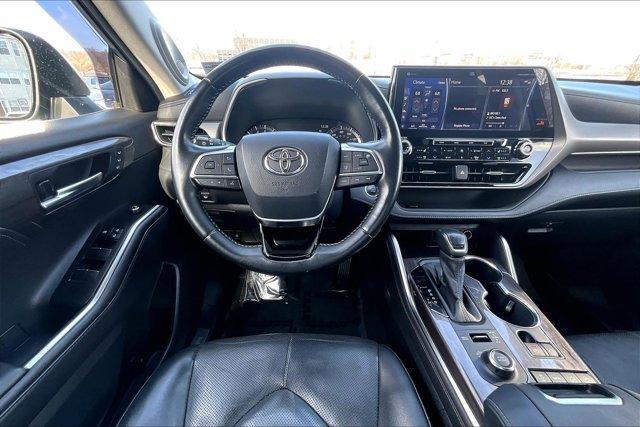 used 2020 Toyota Highlander car, priced at $27,995